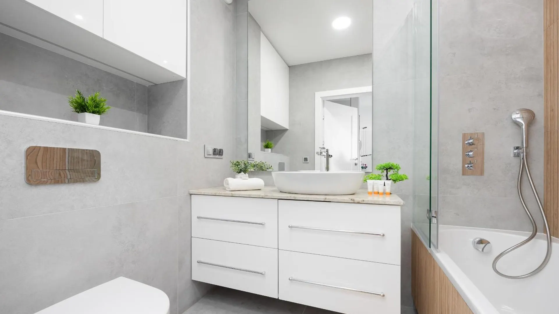 Stacja Wola Nowoczesny Apartament Z Balkonem I Parkingiem Warszawa By Noclegi Renters 0*,  Polska