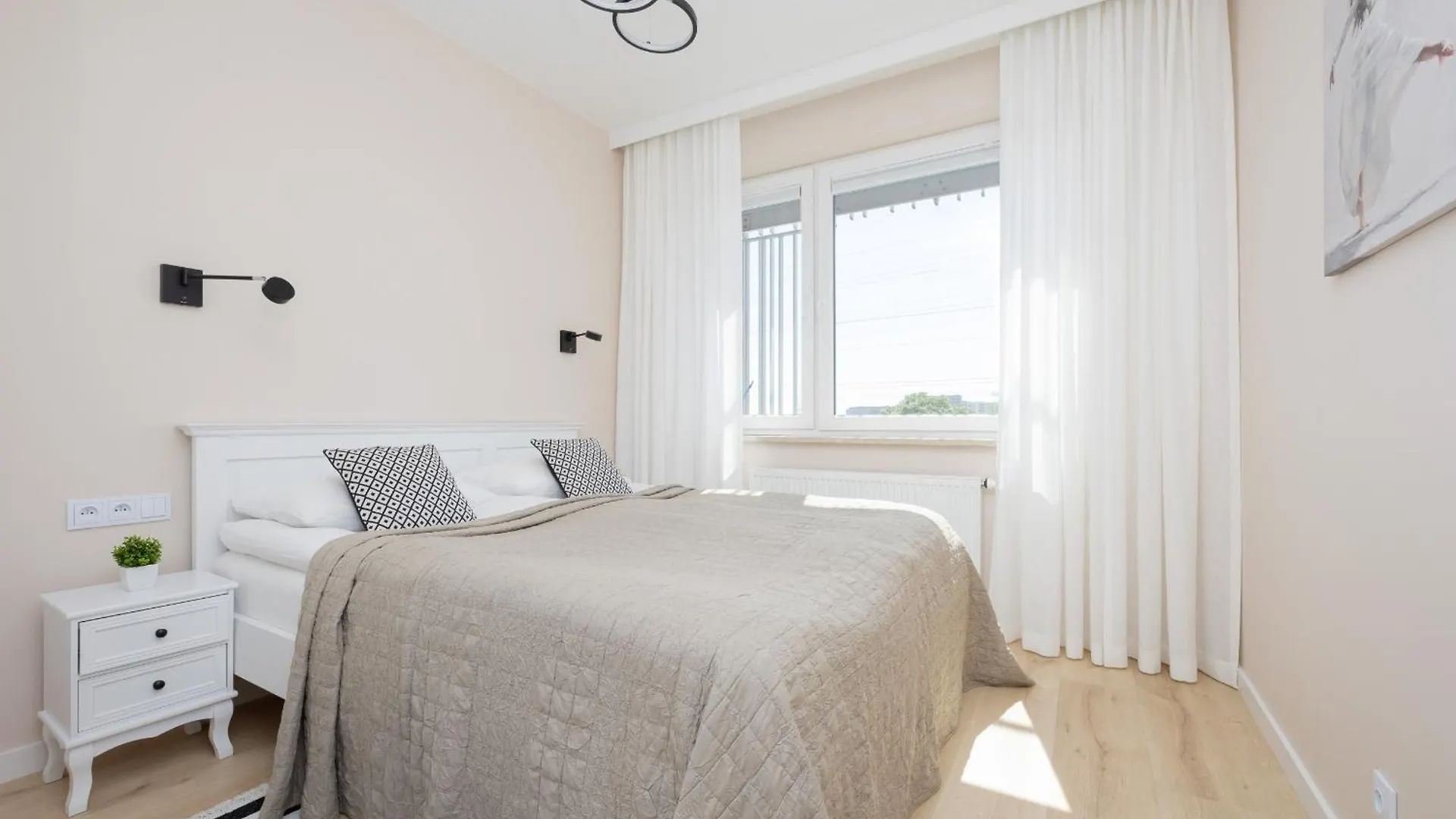 Stacja Wola Nowoczesny Apartament Z Balkonem I Parkingiem Warszawa By Noclegi Renters