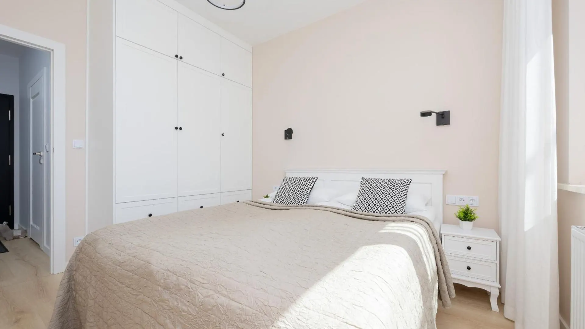 Stacja Wola Nowoczesny Apartament Z Balkonem I Parkingiem Warszawa By Noclegi Renters Polska