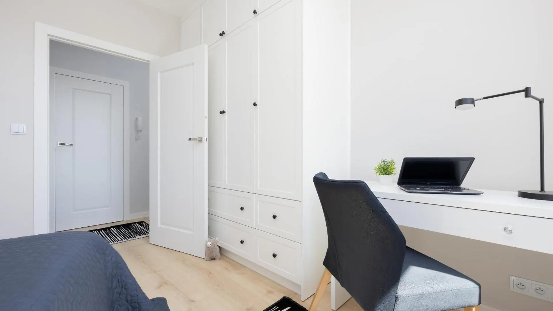 Stacja Wola Nowoczesny Apartament Z Balkonem I Parkingiem Warszawa By Noclegi Renters 0*,  Polska